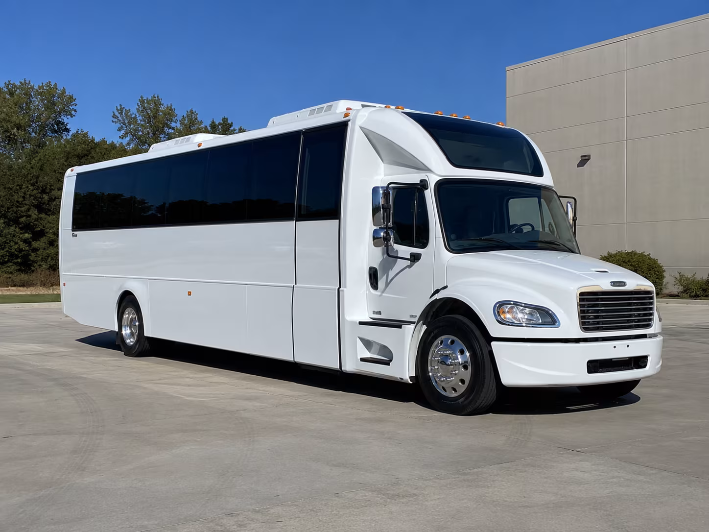 east orange 28 passenger party bus